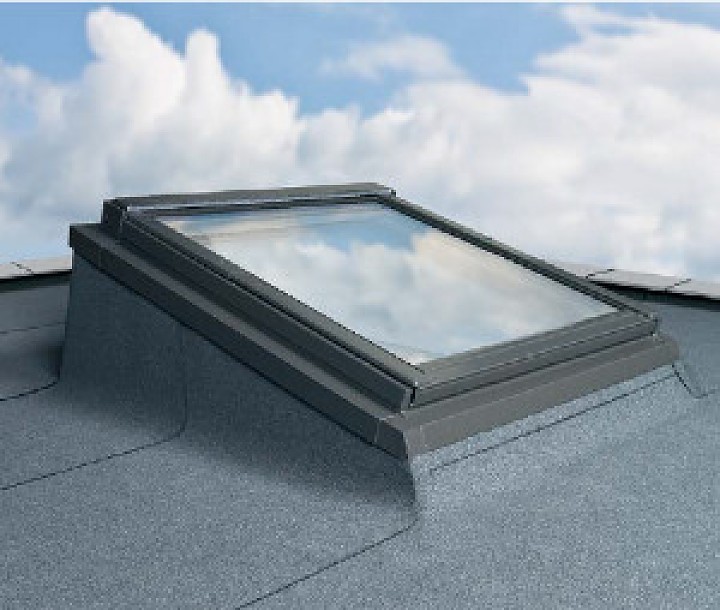Для установки окна в крышу с малым углом наклона